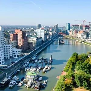 - Chilliges In Mit Balkon & Kuche; Big Tv And Bed - Apartment Düsseldorf